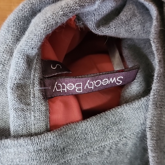 Sweaty Betty sweater top size small gray front semi cheer back - Picture 6 of 6